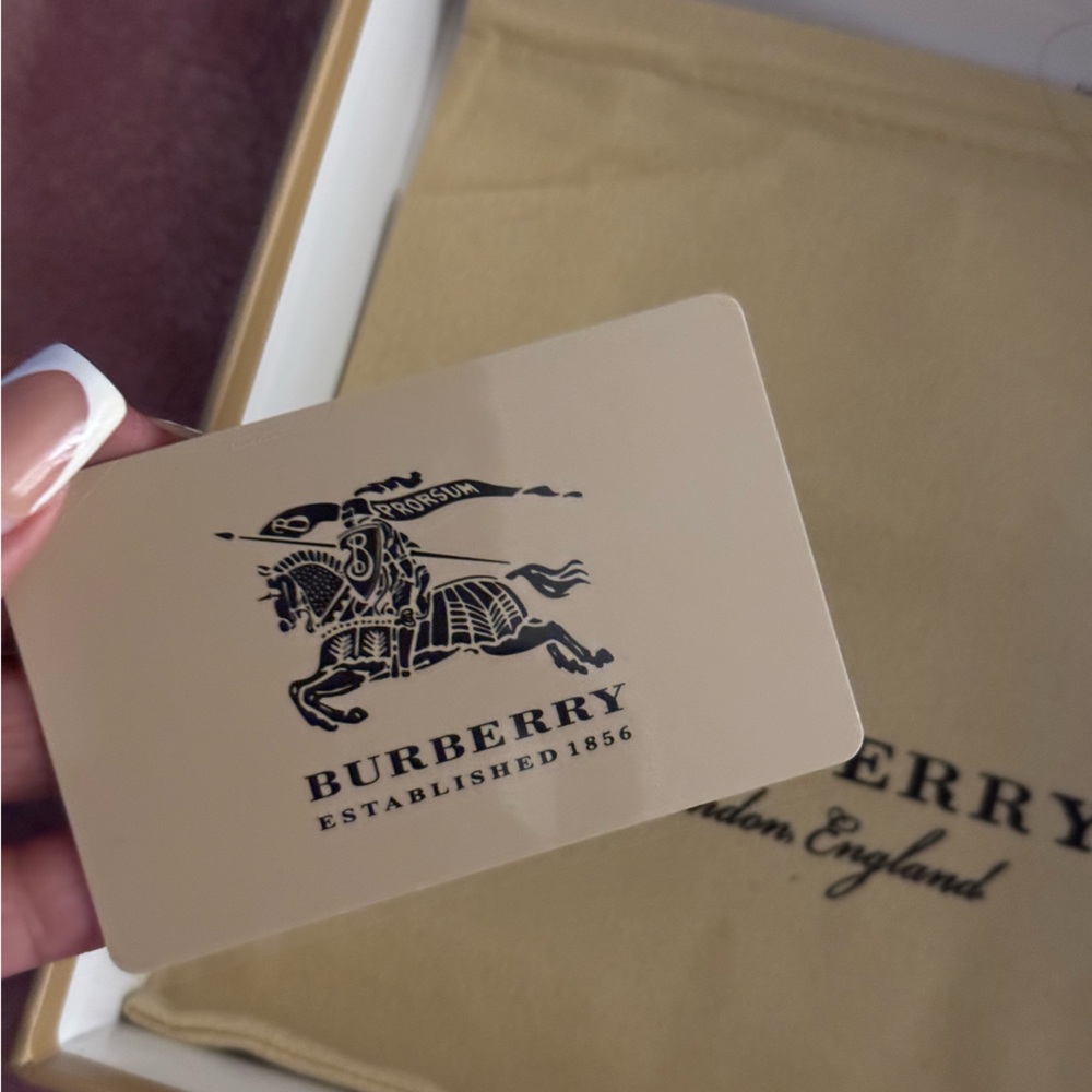 Burberry Beige and White Belt Set - Picture 4 of 4